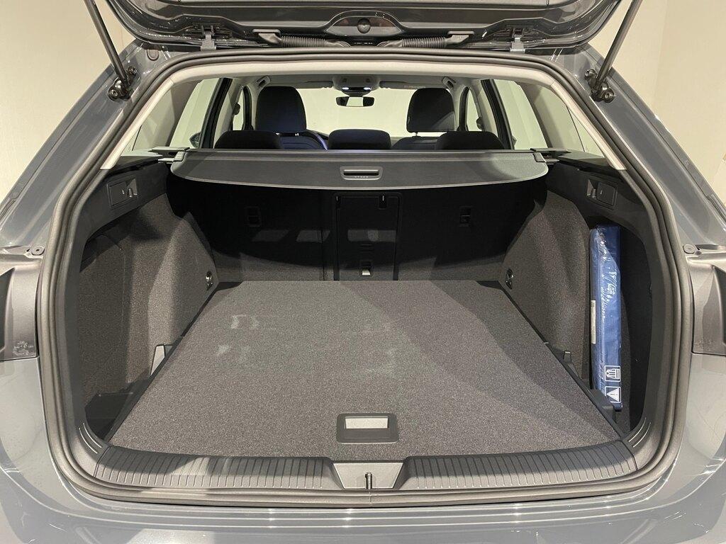 Volkswagen Golf VIII 2024 Variant 2.0 TDI 150CV DSG Life