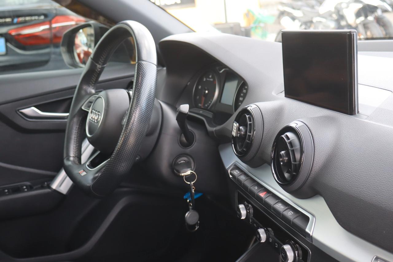 Audi Q2 2.0 TDI Tua A SOLI 165€