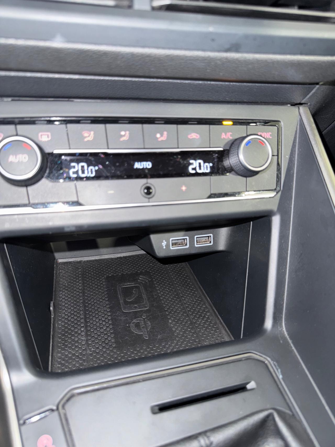 Volkswagen Polo BLUEMOTION TECHNOLOGY, SENSORI ANT & POS, RICARICA WIRELESS, APLLECARPLAY ANDROI