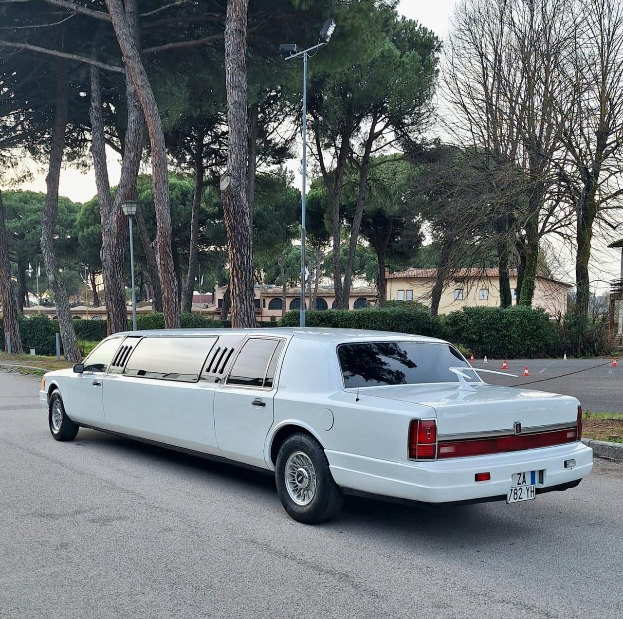 Lincoln Continental LIMOUSINE Town Car Stretch 9 Posti