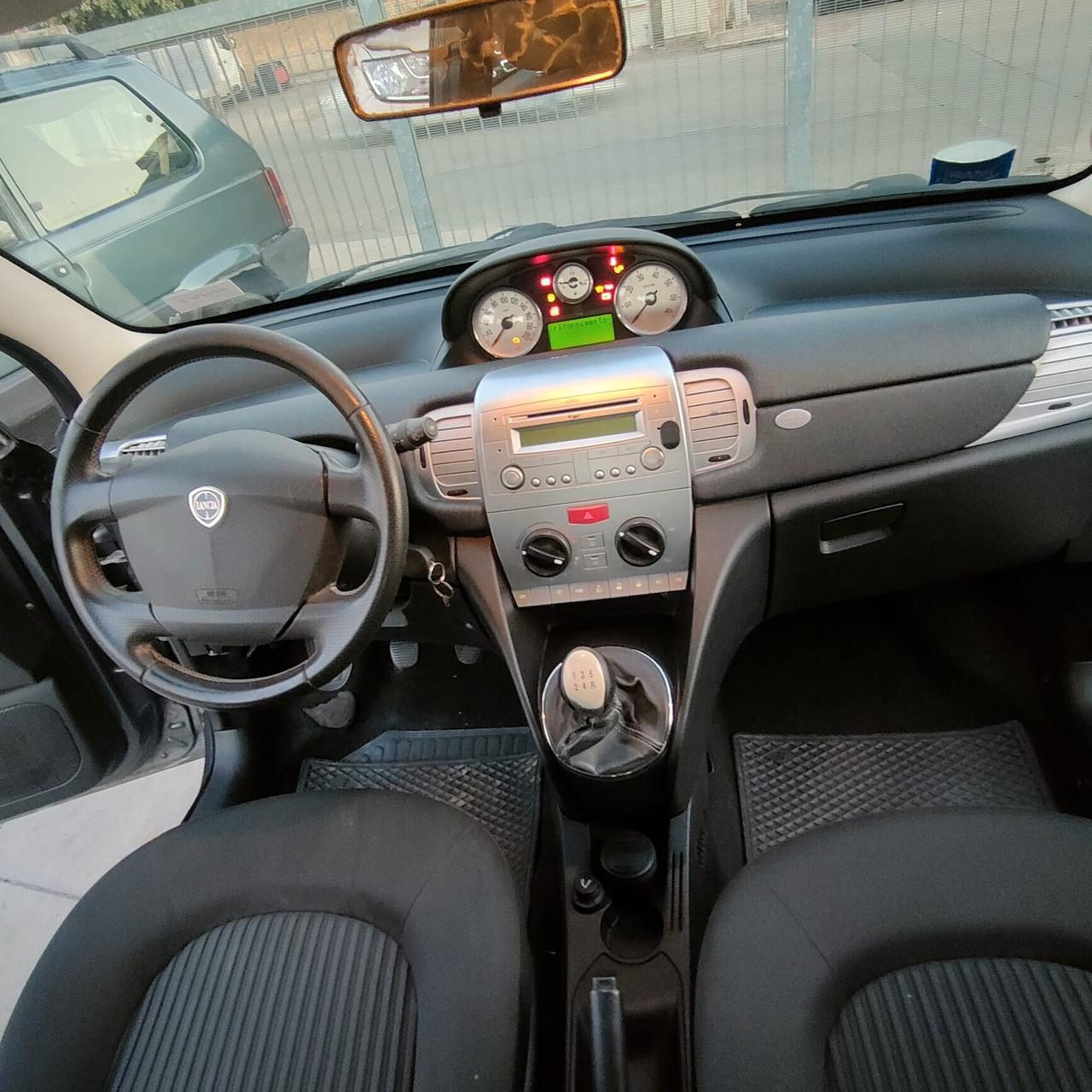 Lancia Ypsilon 1.3 MJT 75 CV Platino