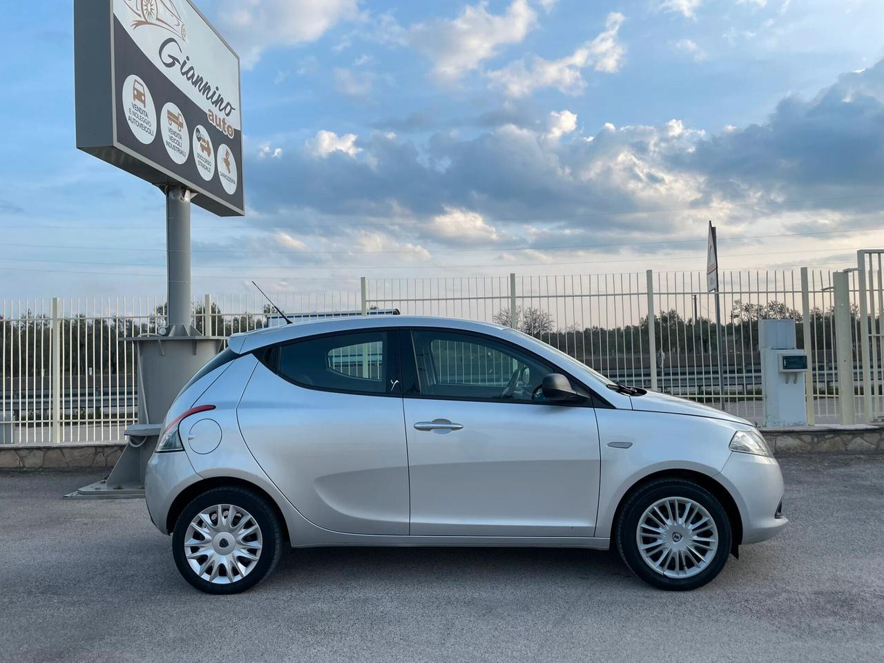 LANCIA YPSILON 1.2 69 CV 5 porte Elefantino