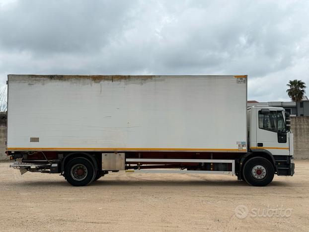 Iveco Eurocargo 180e28 furgone isotermico e sponda