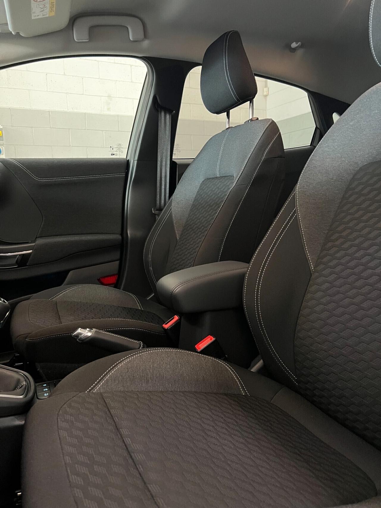 FORD PUMA EcoBoost Hybrid Titanium Design Sport