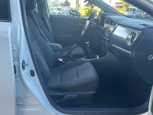 TOYOTA Auris Touring Sports 1.4 D-4D Lounge