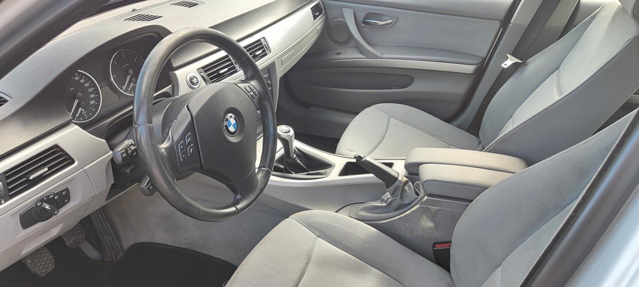 Bmw 320 320d cat Touring Futura da vetrina