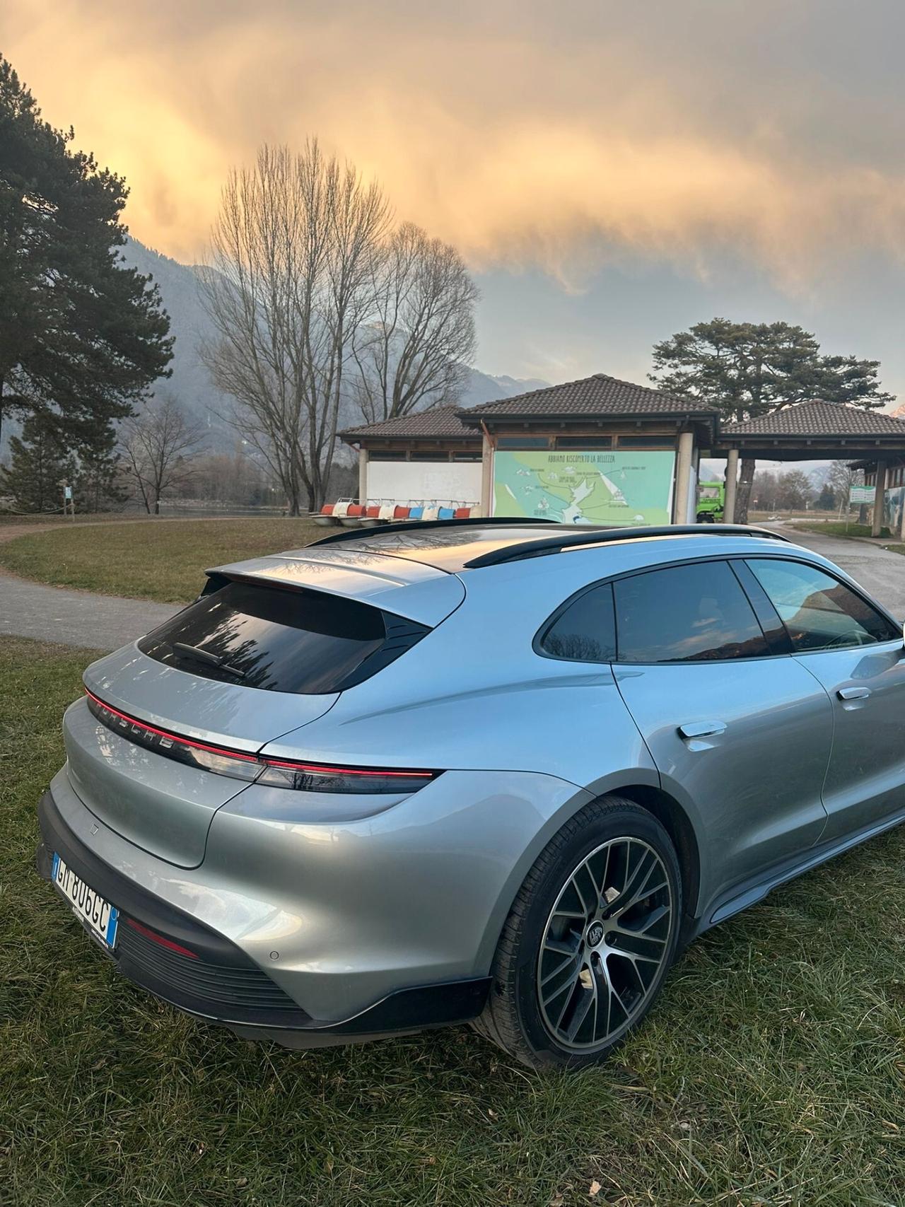 Porsche Taycan 4 Cross Turismo