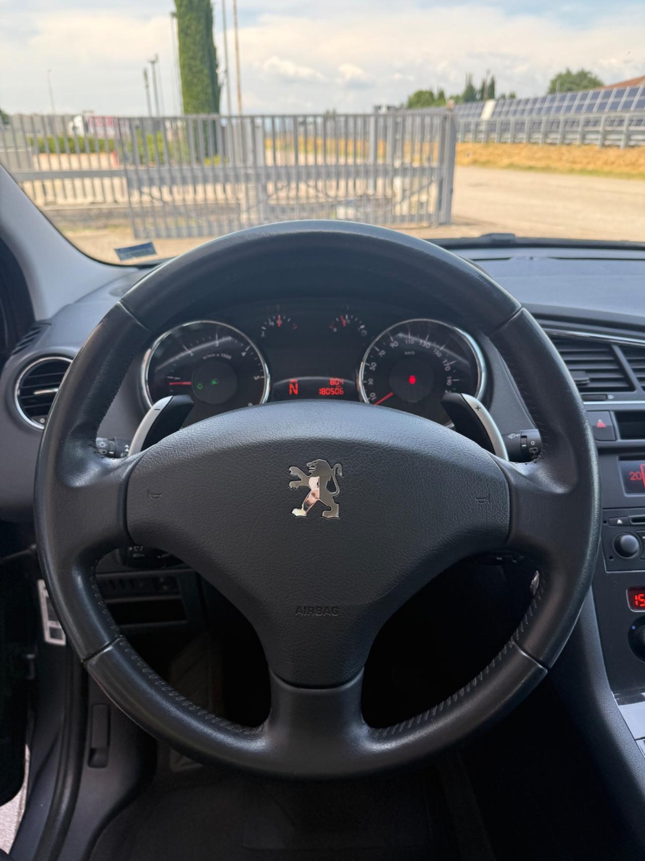 Peugeot 5008 1.6 e-HDi 112CV Stop&Start cambio robotizzato Féline