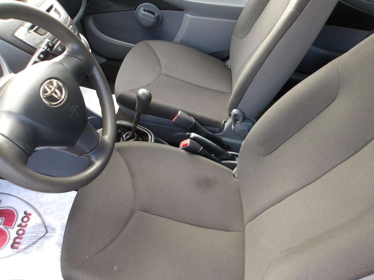 TOYOTA AYGO 1.0 BENZ-2011