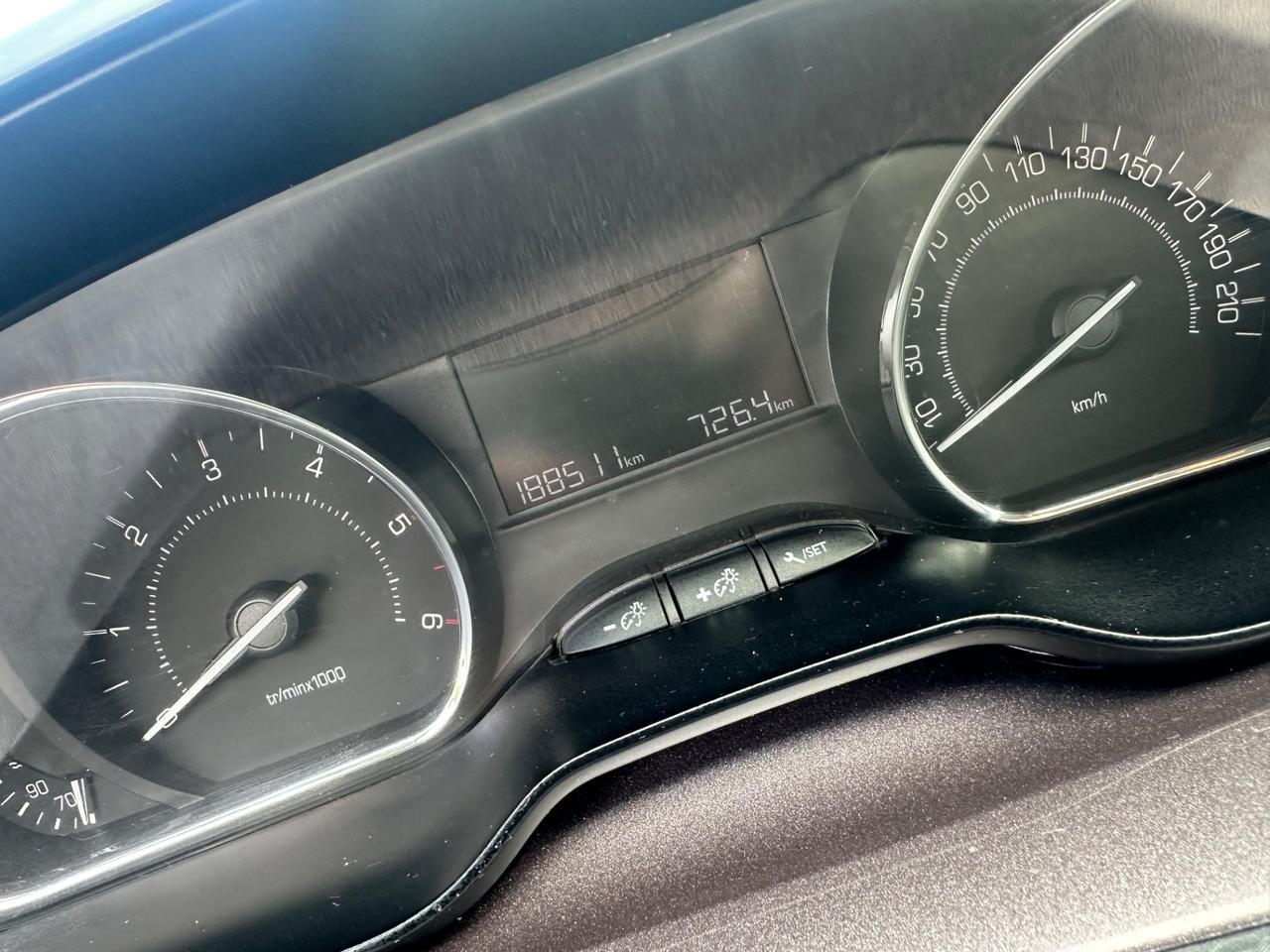 Peugeot 2008 1.6 e-HDi 92 CV Stop&Start Urban Cross