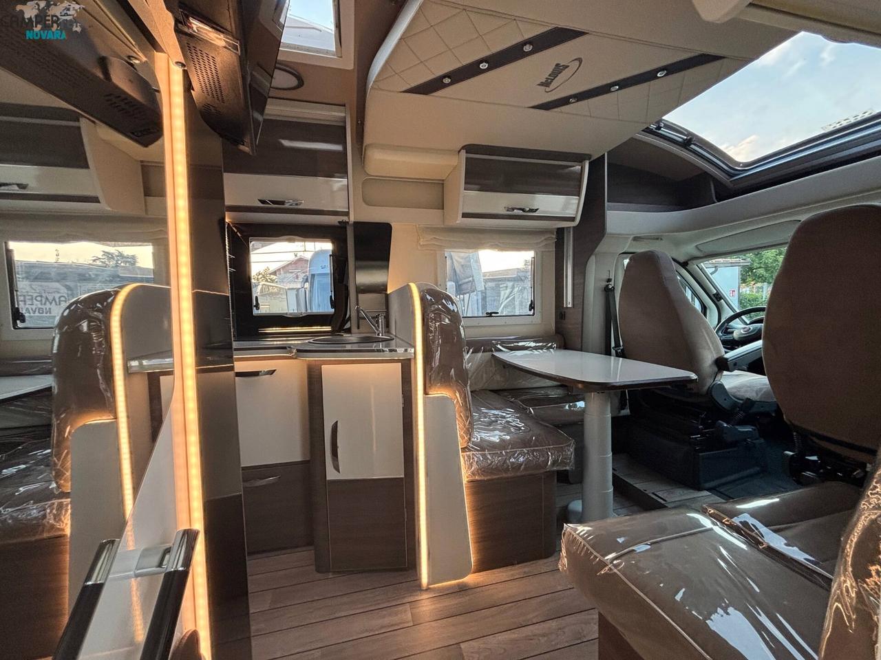 MCLOUIS MC4 860G - Semintegrale con letto matrimoniale in coda e letto basculante