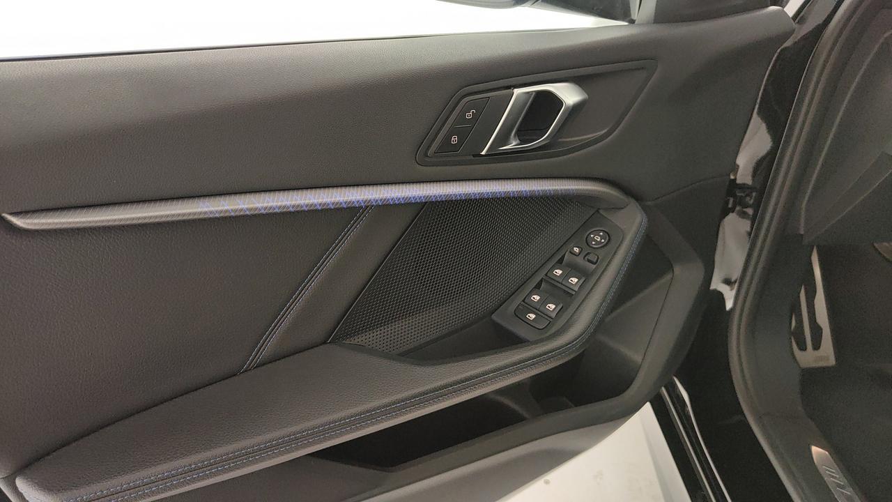 BMW Serie 1 F40 - 118d Msport auto