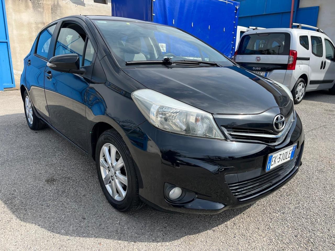 Toyota yaris 5P-1.0 benz-98000km-Full-2012