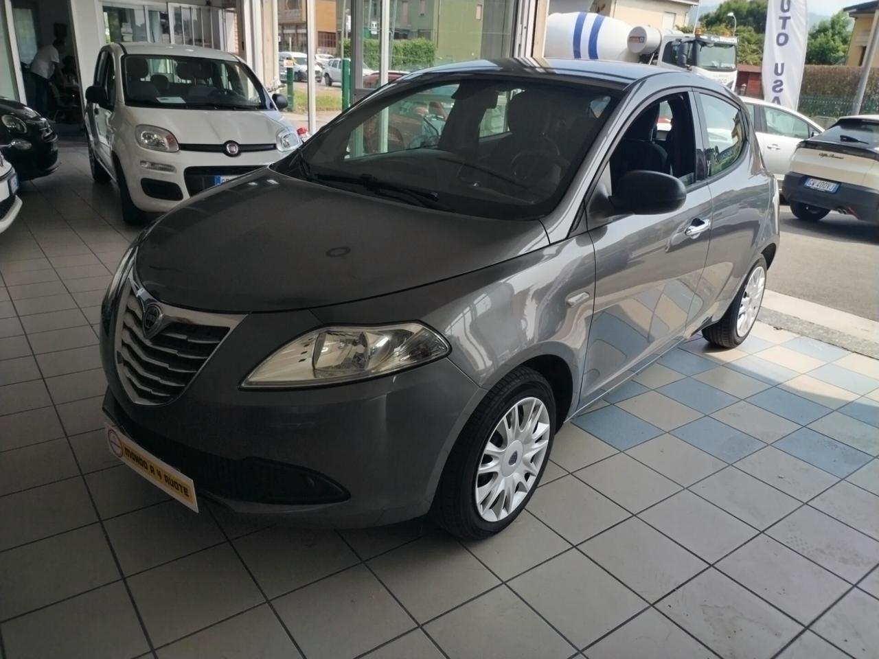 Lancia Ypsilon 1.2 69 CV 5 porte Silver