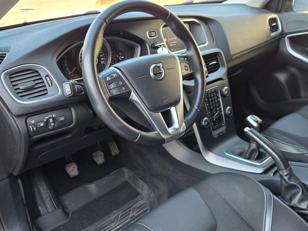 VOLVO V40 D2 MOMENTUM 2.0 DIESEL