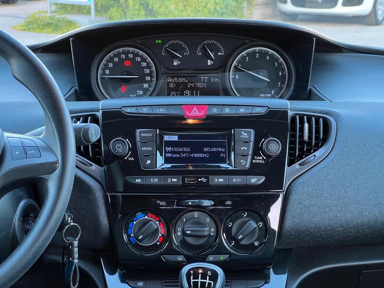 Lancia Ypsilon 1.0 FireFly 5 porte S&S Hybrid Silver Plus