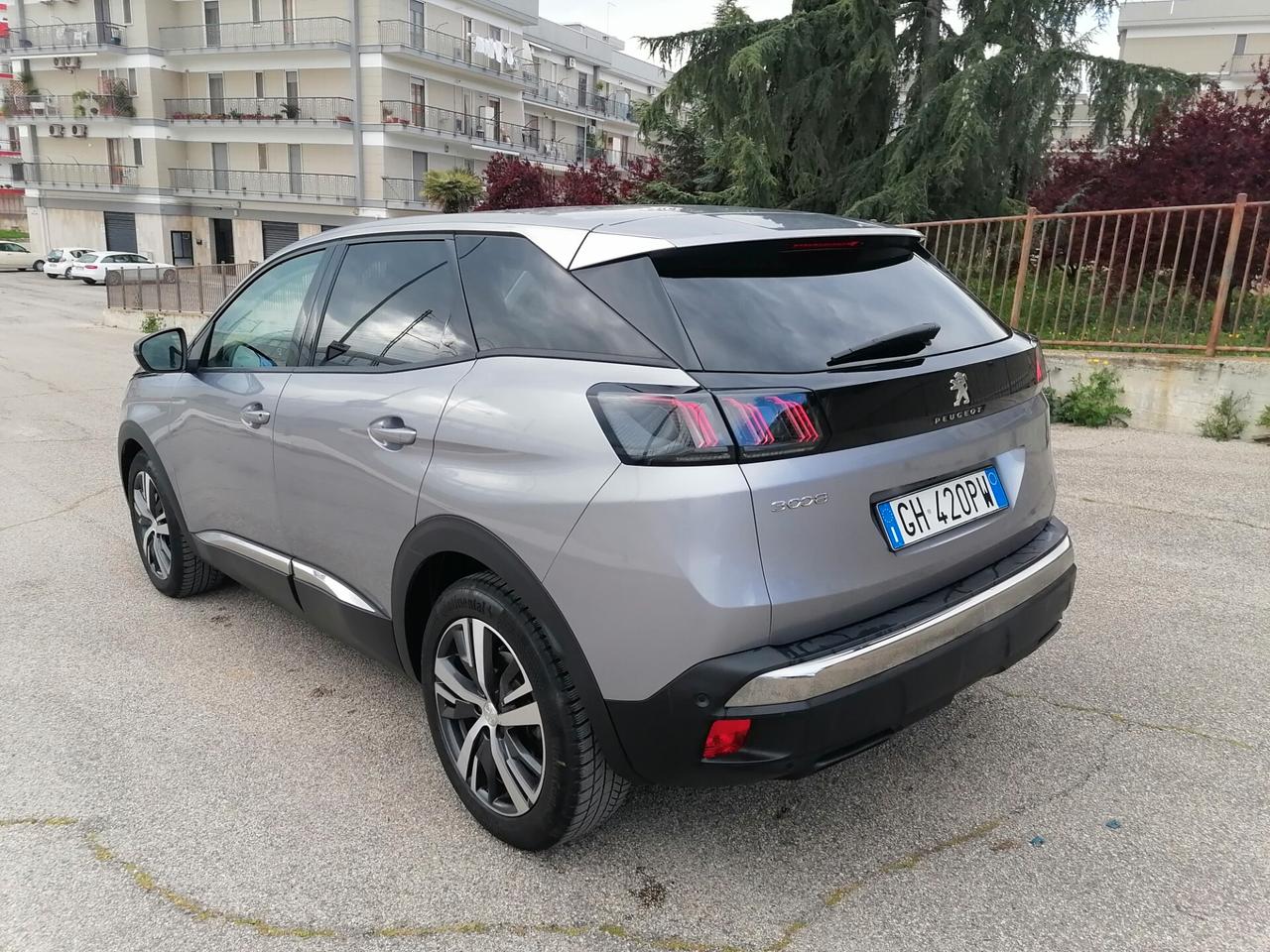 PEUGEOT 3008 ALLURE 1.5 BLUEHDI 130CV FULL LED AUTOMATICA