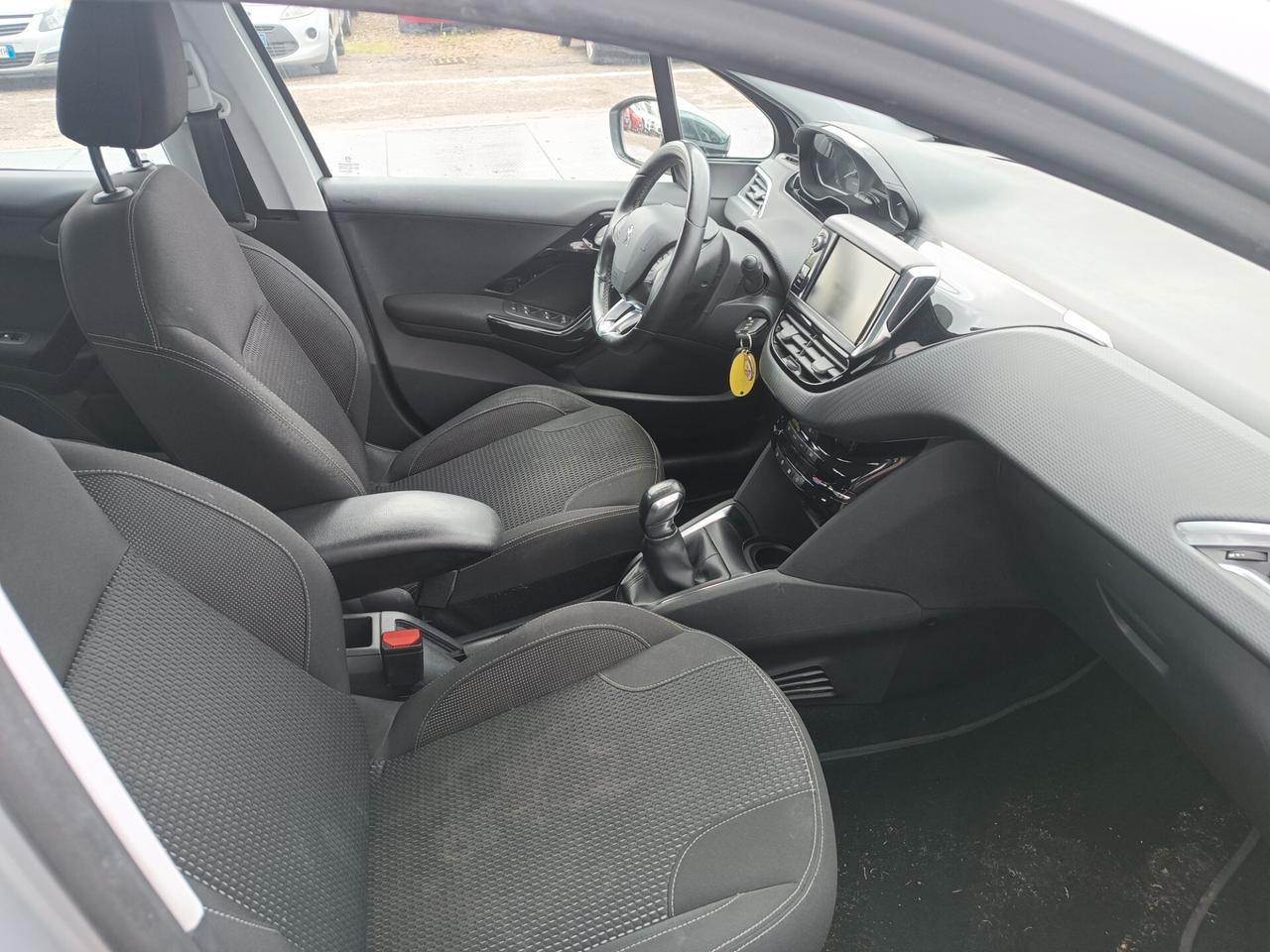 Peugeot 208 PureTech 82 5 porte Allure
