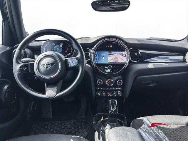 MINI Cooper 5 porte 1.5 Essential Auto