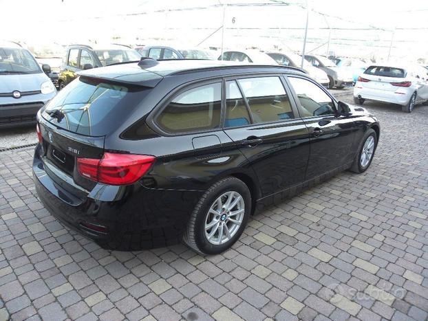 BMW 318 i Touring Business Advantage aut.
