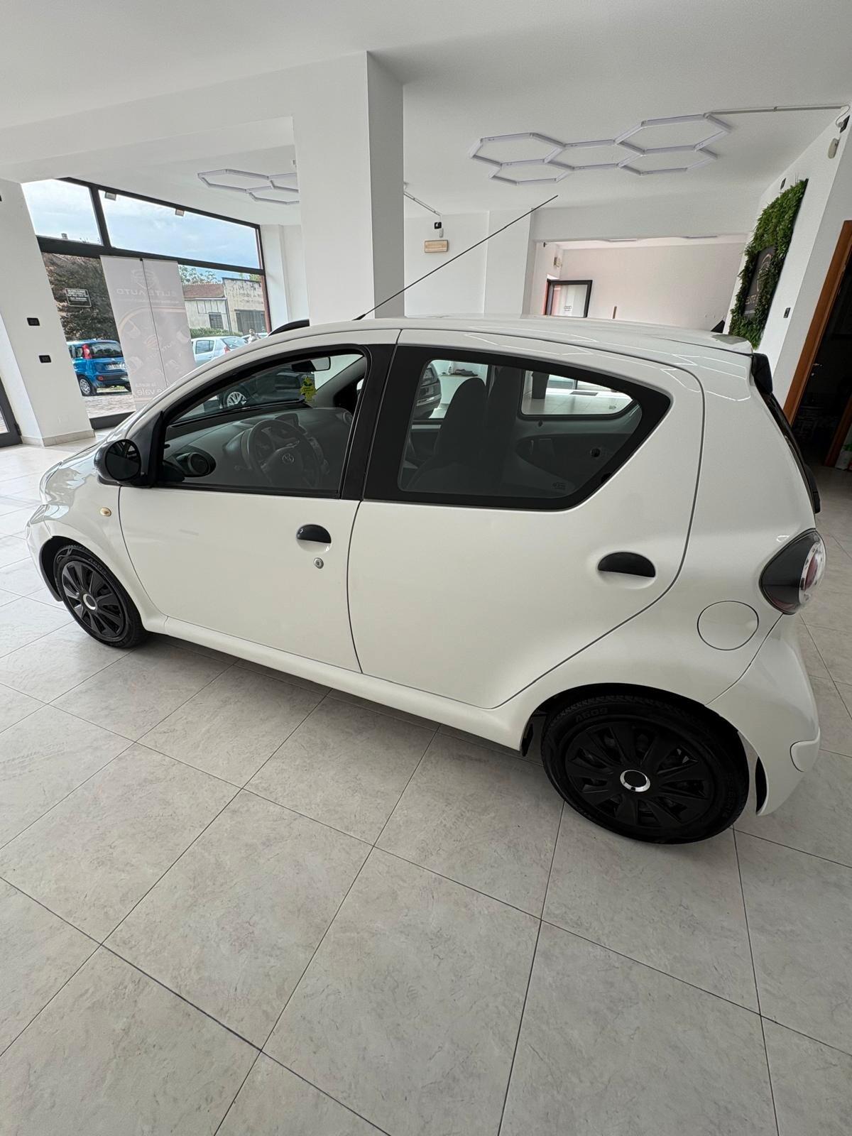 Toyota Aygo 1.0 12V VVT-i 5 porte Cool Soda Connect