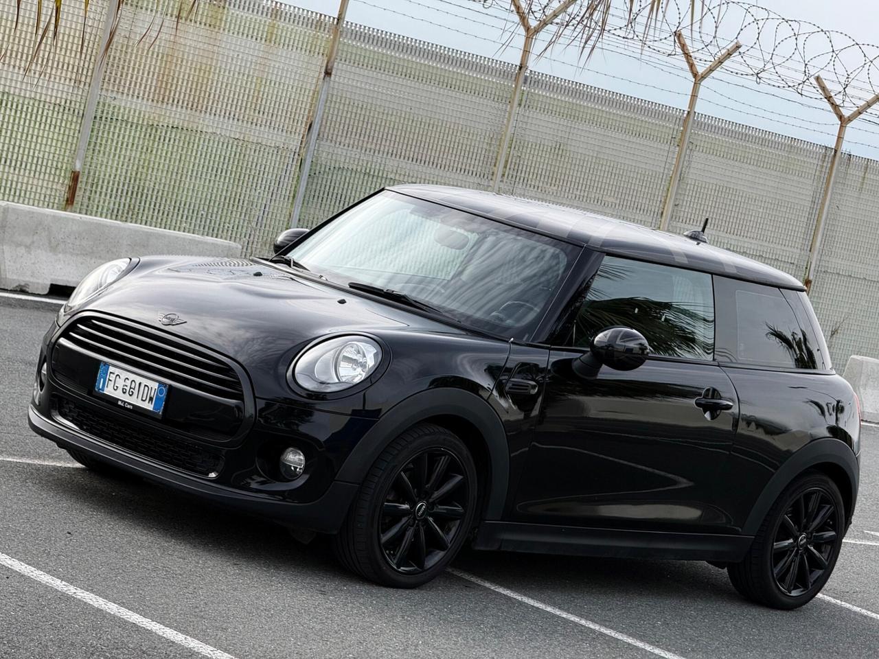 Mini 1.5 Cooper D 116 CV-AUTOM-BLACK EDITION