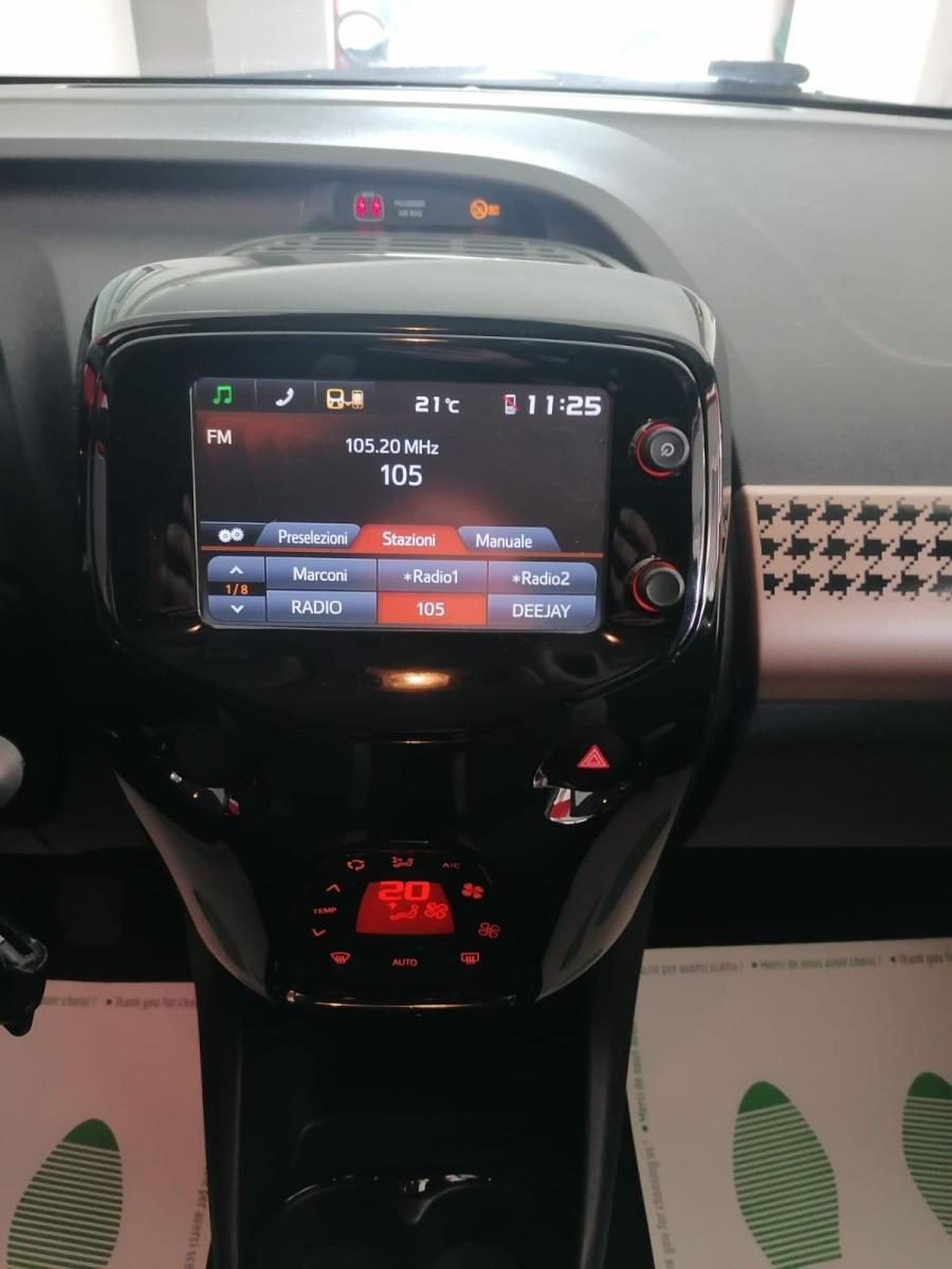 PEUGEOT - 108 - PureTech 82 5p. Allure TOP!