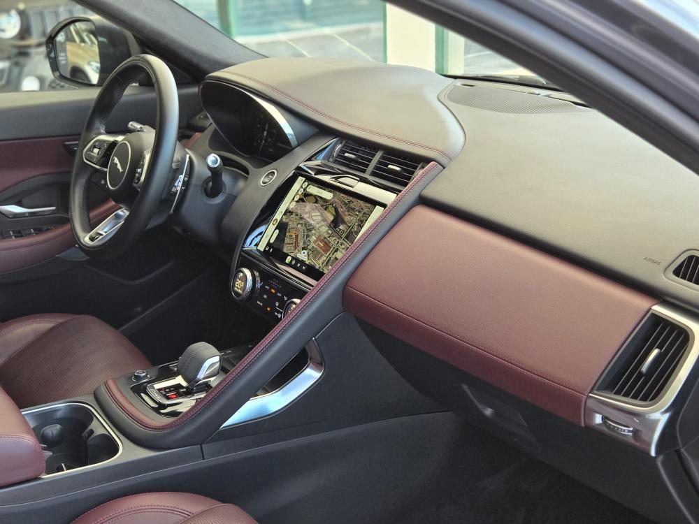 Jaguar E-Pace 2.0d i4 mhev R-Dynamic SE awd 204cv auto