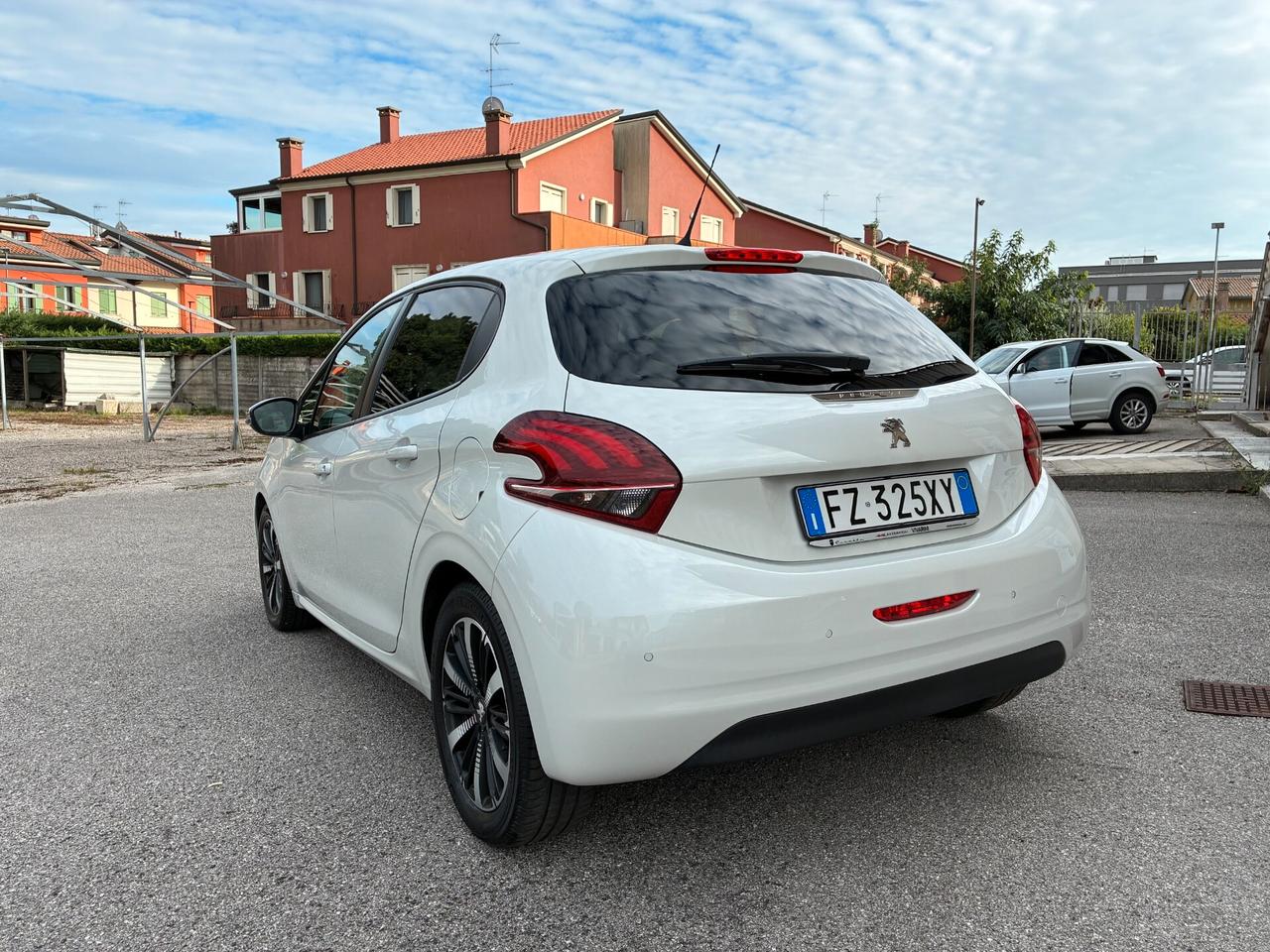 Peugeot 208 BlueHDi 100 S&S Signature