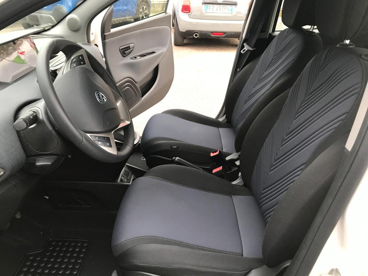 Lancia Ypsilon 1.0 FireFly 5 porte S&S Hybrid Ecochic Gold