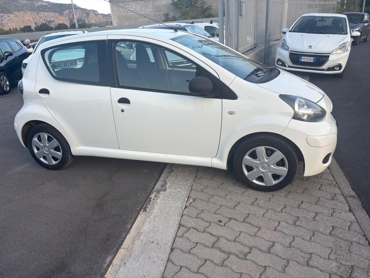 Toyota Aygo 1.0 12V VVT-i 5 porte Now Connect