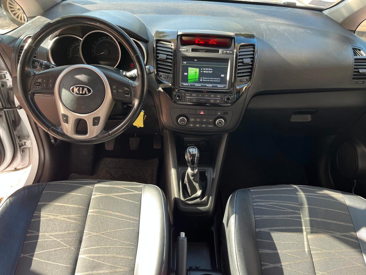 Kia Venga 1.4CRDi90CV full tetto navi retro-15