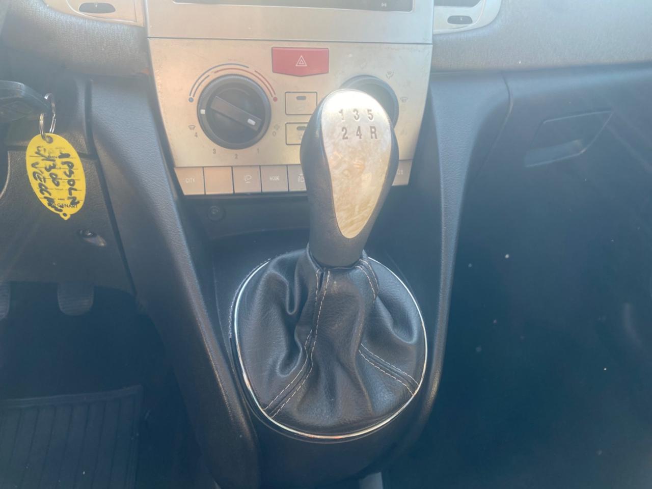 Lancia Ypsilon 1.3 MJT 75 CV Platino