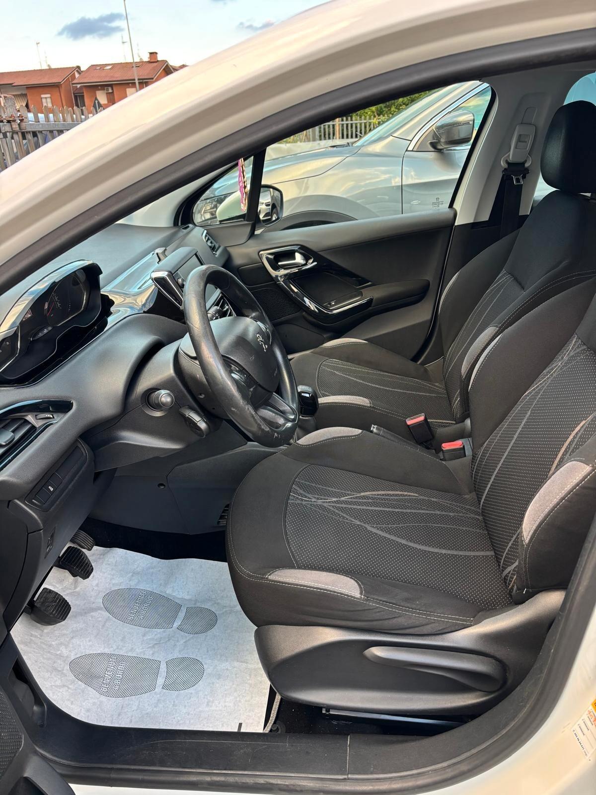 Peugeot 208 1.4 HDi 68 CV 5 porte Allure