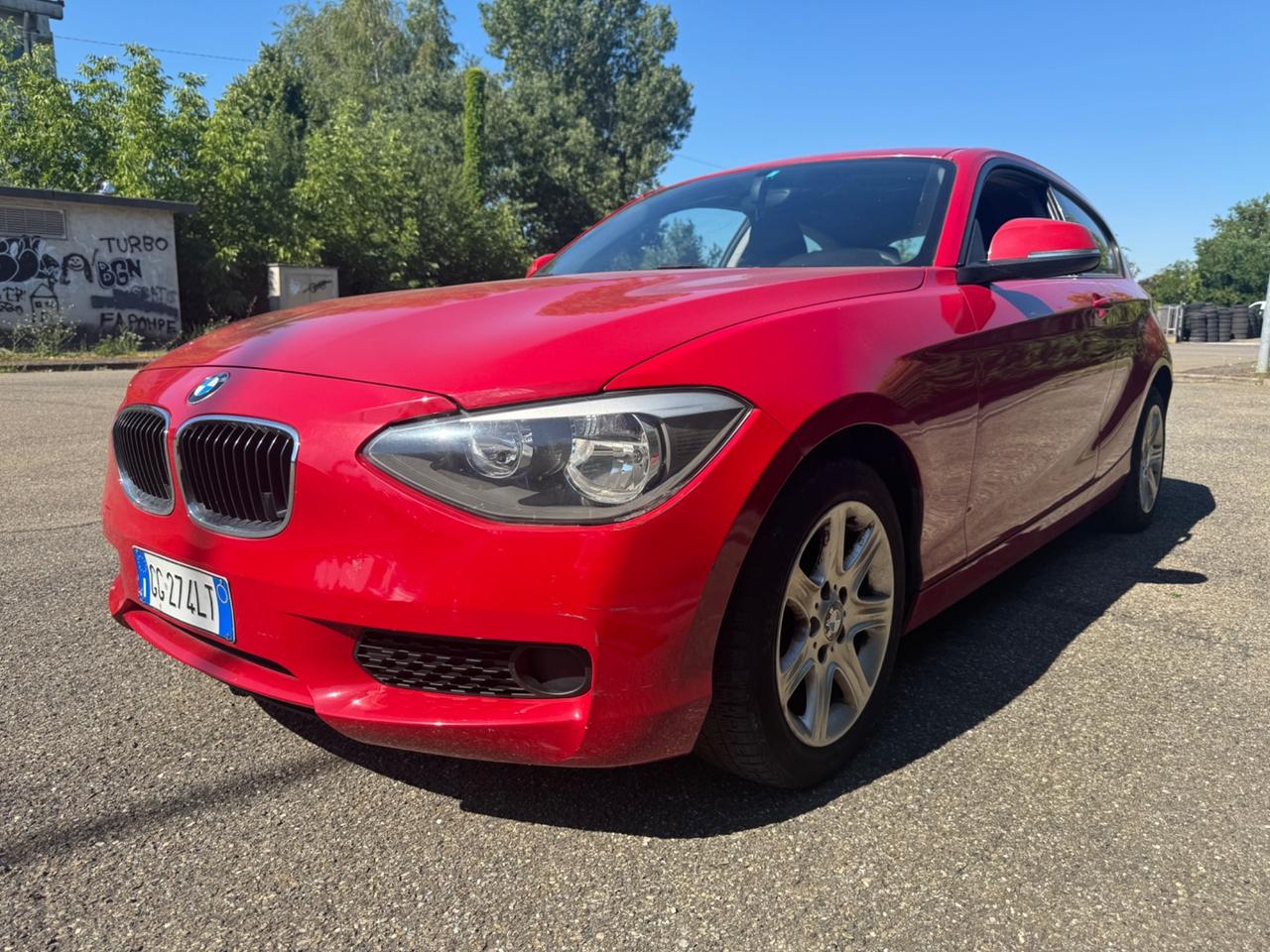 Bmw 114 114i 3p. Unique