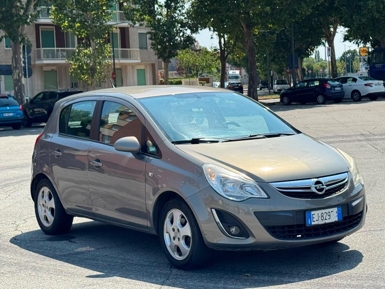 Opel Corsa 1.2 5 porte Cosmo