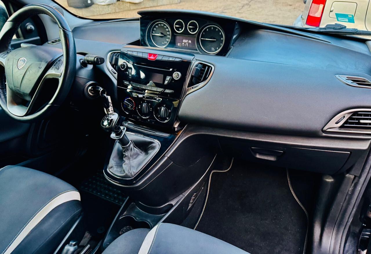 Lancia Ypsilon 1.2 69 CV 5 porte , OK NEOPATENTATI