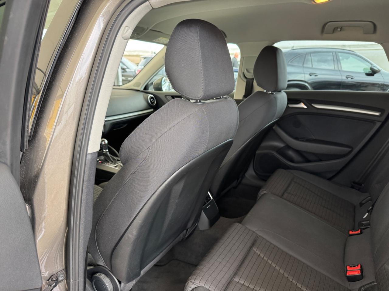 AUDI A3 2.0 TDI S TRONIC DESIGN