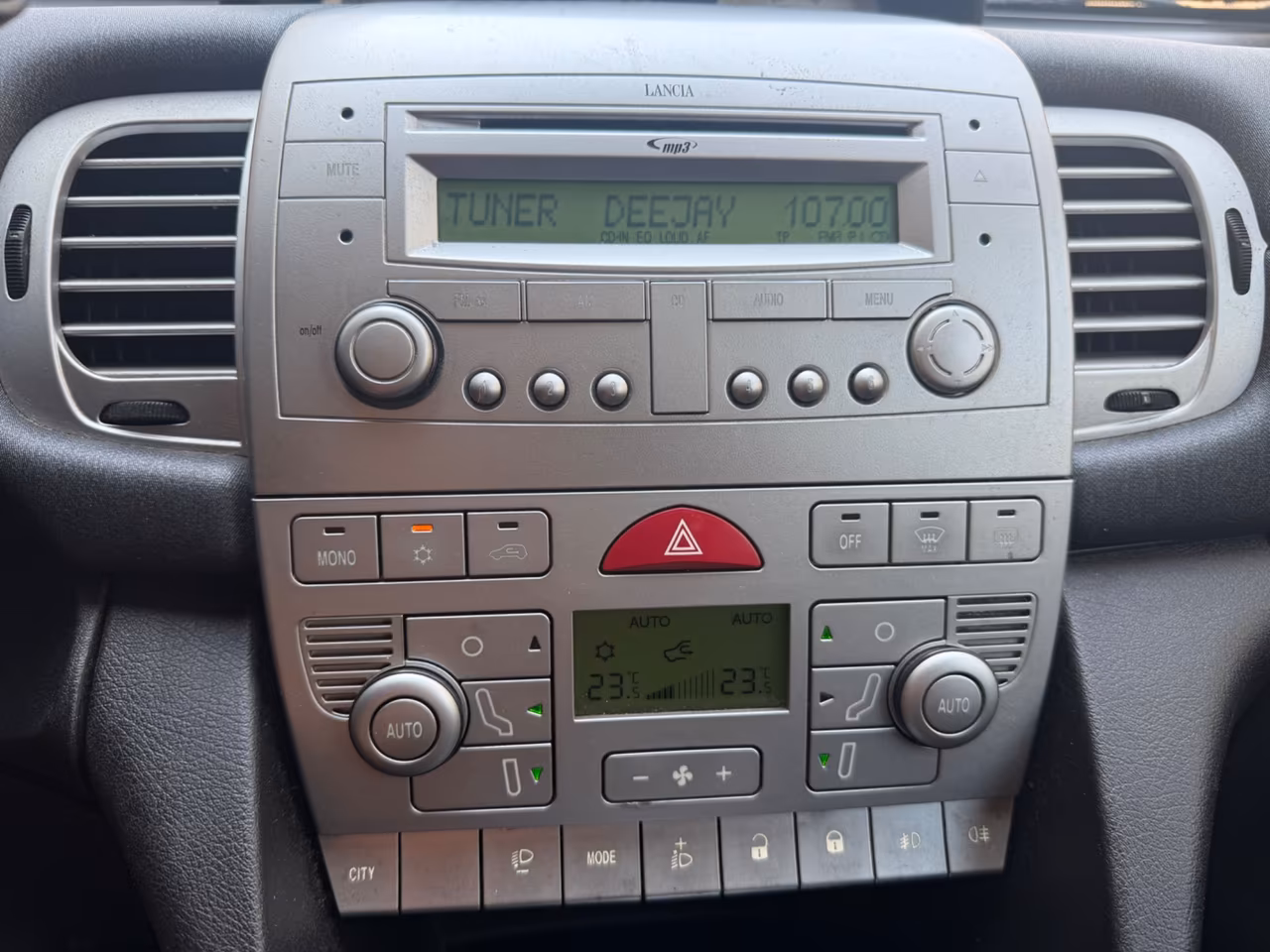 LANCIA YPSILON 1.3MTJ MOMO-DISING BICOLORE
