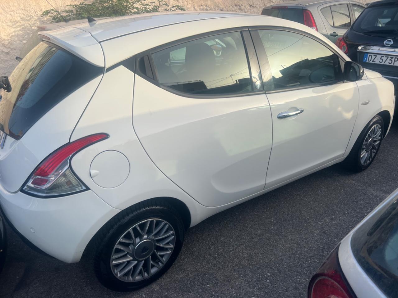 Lancia ypsilon 1.2 benzina GPL anno 2014