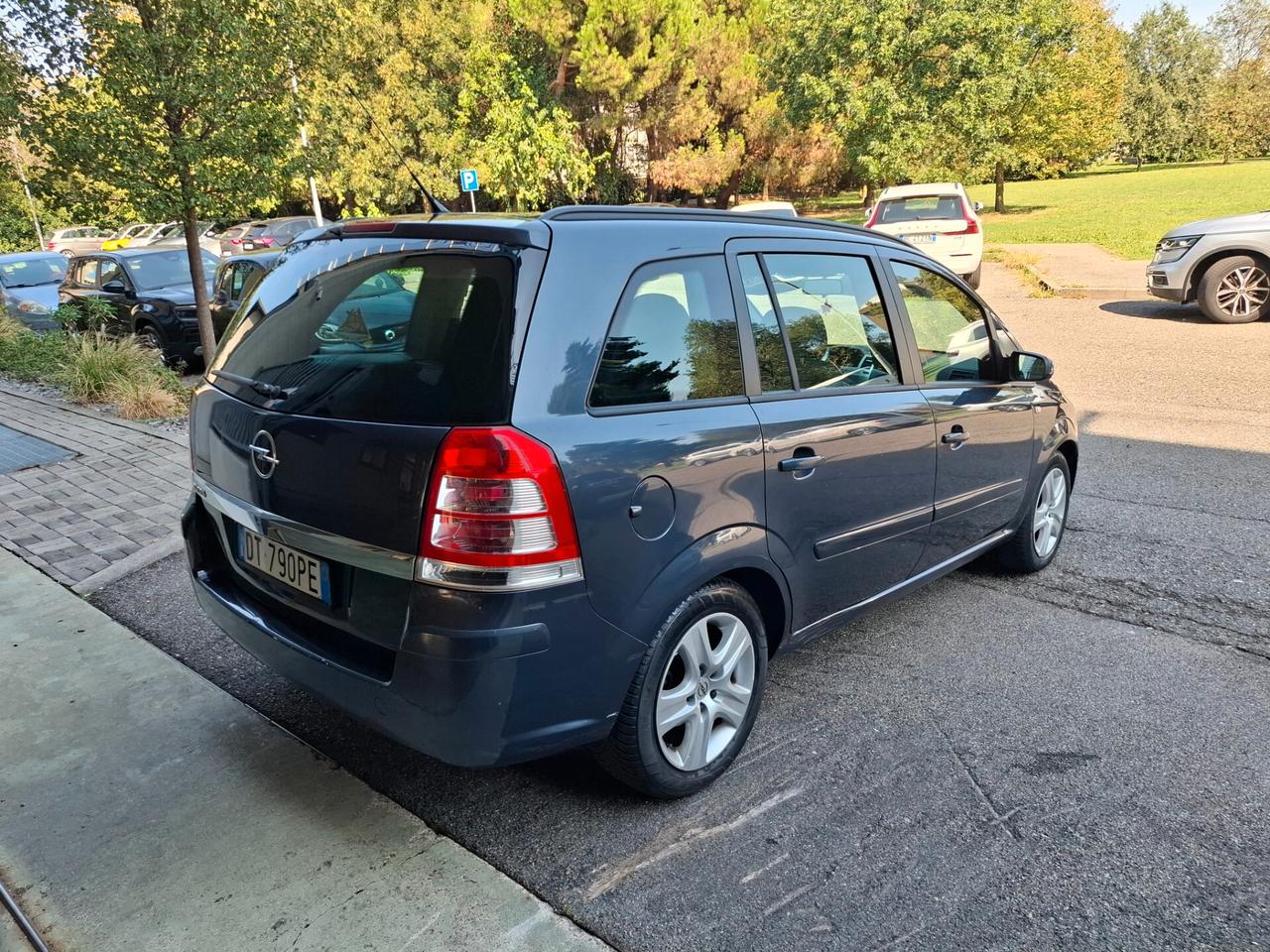 Opel Zafira 1.6 16V VVT Cosmo
