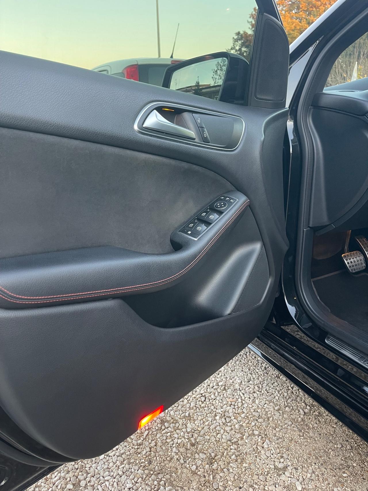 Mercedes Benz Classe B180d W246 Premium AMG 1.5 CDI 110cv