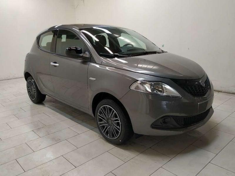 Lancia Ypsilon 1.0 firefly hybrid Silver Plus s&s 70cv