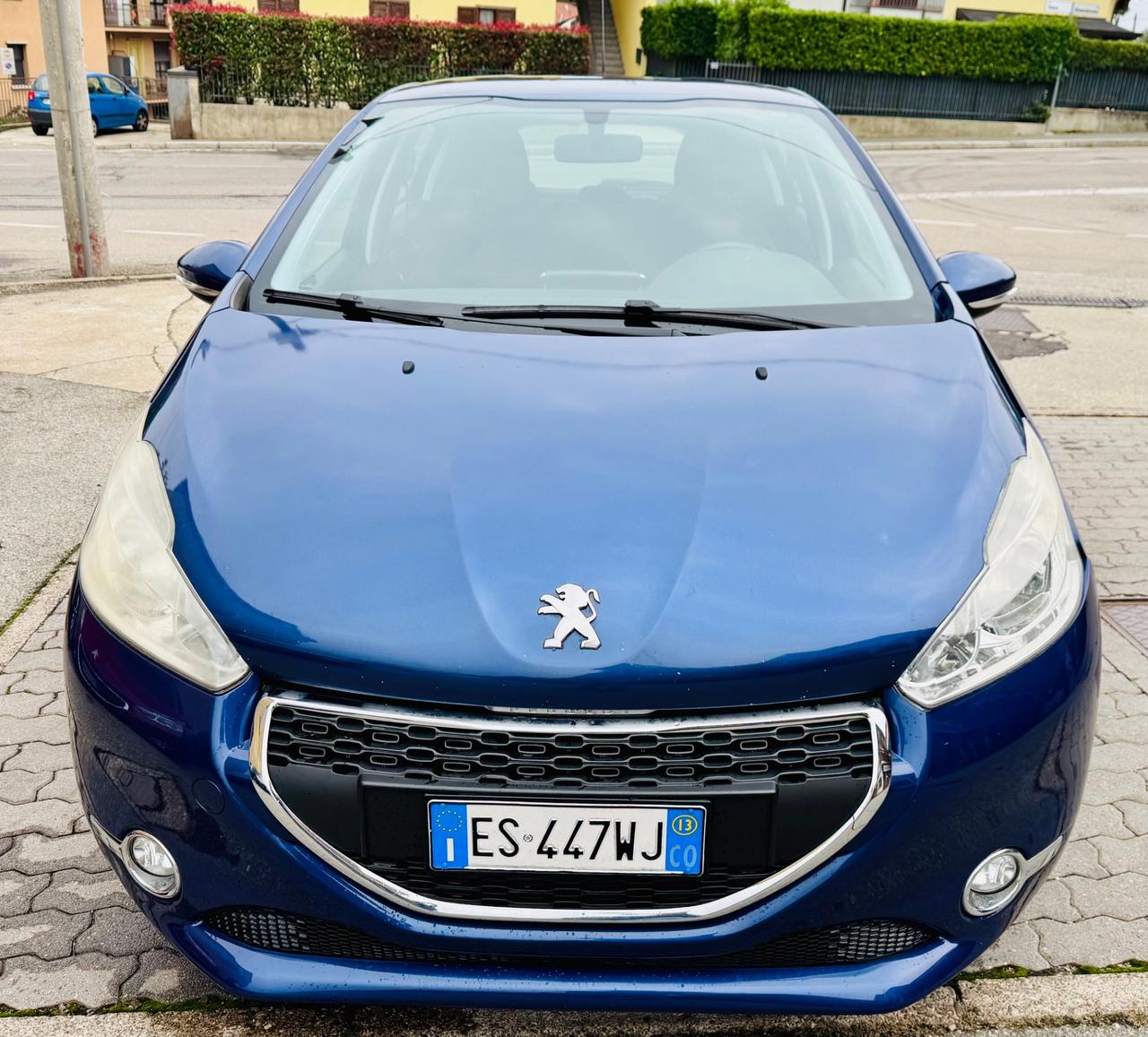 Peugeot 208 1.2 5porte Allure Ok Neopatentati