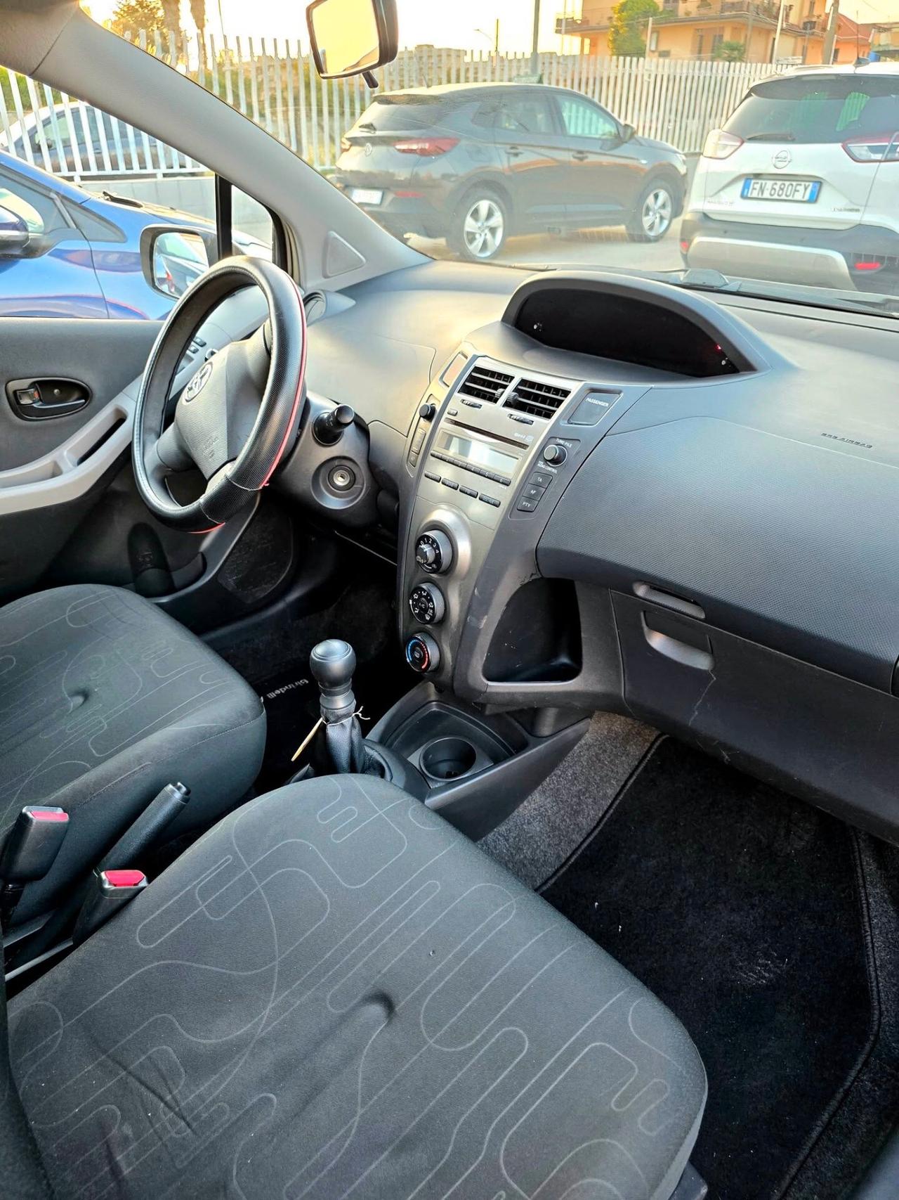 Toyota Yaris 1.0 5 porte Now