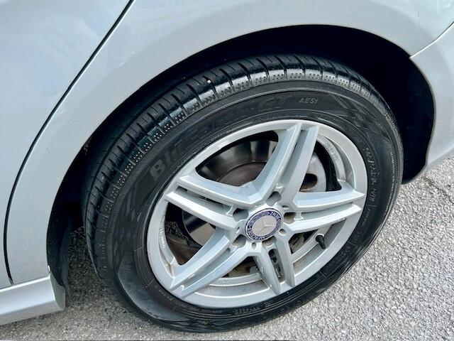 Mercedes-Benz B 180 BlueEFFICIENCY 2012