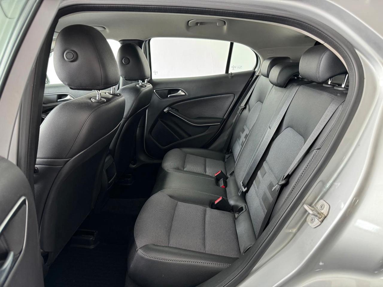 Mercedes-Benz GLA 200 d Sport Navi Pelle Pdc Retrocamera Uniprop