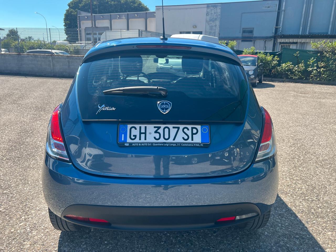 Lancia Ypsilon 1.0 FireFly 5 porte S&S Hybrid Silver