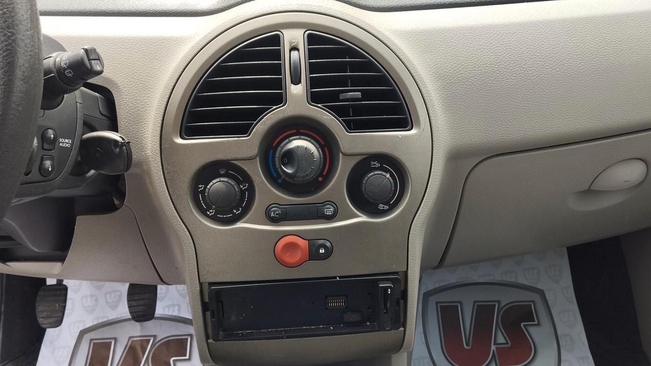 RENAULT MODUS 1.1 BENZ-2005