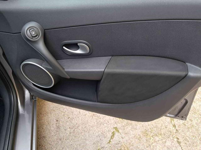 RENAULT Clio 1.2 16V 5 porte Luxe ok neopatentati